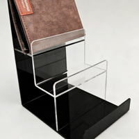 Étagère de présentation multi-niveaux en acrylique transparent, idéale pour l'affichage et l'organisation des sacs pour hommes et femmes sur les comptoirs de vente au détail