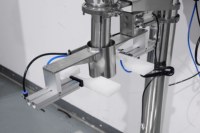 Machine de remplissage semi-automatique à vis sans fin pour poudres protéinées, épices et assaisonnements, avec mode de pesage et servomoteur