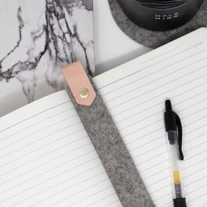 Marcapáginas Clásico de Fieltro con Cuero PU, Marcadores de Páginas de Estilo Retro, Regalos Únicos de Lectura para Amantes de los Libros - Product Image 4