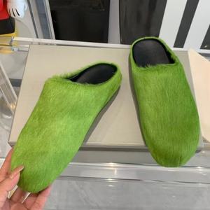 Chaussons en fourrure de haute qualité pour hommes et femmes, semelles épaisses en caoutchouc, confortables pour l'extérieur, chaussures décontractées de luxe - Product Image 4