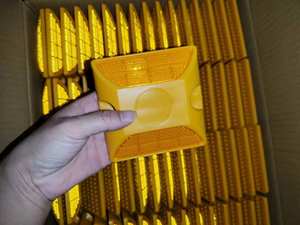 Светоотражающий пластиковый маркер дорожного покрытия на солнечной батарее - Product Image 6