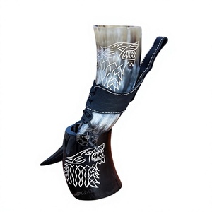 Mug en corne de buffle fait main de qualité supérieure avec sculpture de loup, forme naturelle, durable, style viking, objet de collection artistique - Product Image 1