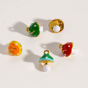 Breloques personnalisées en forme de champignon en acier inoxydable 316L plaqué or 14k 18k avec émail pour la fabrication de colliers, bracelets et bijoux - Product Image 3