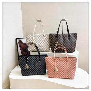 Sac à main bandoulière de luxe pour femme, modèle M, imperméable, doublure en PVC, fermeture éclair, design tendance, chaîne d'épaule - Product Image 6