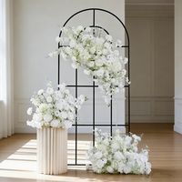 Ensemble de décoration de fond floral blanc pour mariage, chemin de table, centre de table, design de décoration, fleurs de fond