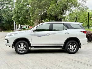 Toyota Fortuner 2018 Usado, 4x4, 2.7L, 163HP, L4, 6AT, SUV Mediano de 7 Plazas - Product Image 3