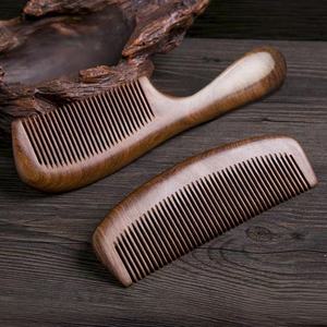Peine <span class=keywords><strong>de</strong></span> masaje <span class=keywords><strong>de</strong></span> sándalo <span class=keywords><strong>de</strong></span> dientes gruesos con logotipo, peine <span class=keywords><strong>de</strong></span> madera <span class=keywords><strong>de</strong></span> sándalo auténtico para el <span class=keywords><strong>cuidado</strong></span> del cabello, peines <span class=keywords><strong>de</strong></span> madera para recién nacidos - Product Image 1