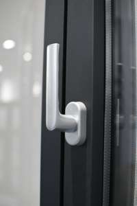 Finestre francesi in alluminio con doppi vetri a taglio termico serie 95 per Villa con finestre scorrevoli - Product Image 6