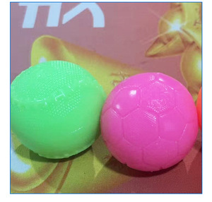 Pelota de Liberación Rápida Multicolor de TPR para Fútbol, Baloncesto, Béisbol y Rugby, de Recuperación Lenta y Aprietable, Marca Needoh - Product Image 6