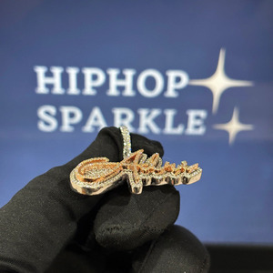 Pendentif personnalisé Adri de 1,70 pouce, plaqué or 14 carats, serti de moissanite, style hip-hop, bijou de luxe, collier avec breloque - Product Image 1