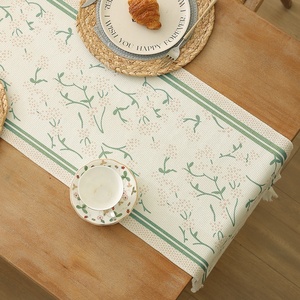 <span class=keywords><strong>Table</strong></span> florale <span class=keywords><strong>de</strong></span> printemps et d'été <span class=keywords><strong>chemin</strong></span> <span class=keywords><strong>de</strong></span> <span class=keywords><strong>table</strong></span> <span class=keywords><strong>de</strong></span> cuisine décoratif en coton tissé imprimé <span class=keywords><strong>de</strong></span> plantes avec pompon - Product Image 3