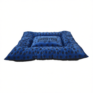 Set di Quattro Tappetini per Cani in Velluto Cristallo con Impronte Blu in Rilievo, Eleganti Lettini per Animali Domestici - Product Image 2