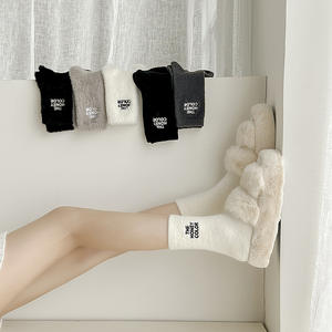 Nouvelle mode mignon épais hiver blanc vison velours chaussettes pantoufle drôle femmes Slouch chaussettes - Product Image 2