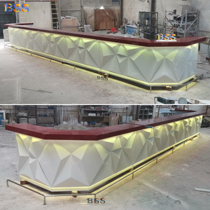 Idee Straordinarie per Banconi da Discoteca, Bancone Bar su Misura in Corian Bianco e Rosso, Grande Forma a U, Moderno Bancone Bar di Lusso con LED per Nightclub - Product Image 5
