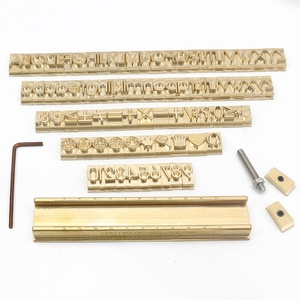 Sello de Letras del Alfabeto en Metal Cobre con Tamaño de Fuente Personalizable para Cuero - Product Image 1