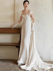Nouvelle <span class=keywords><strong>robe</strong></span> de mariée française légère, <span class=keywords><strong>robe</strong></span> blanche pour <span class=keywords><strong>femme</strong></span>, col carré, manches courtes, <span class=keywords><strong>satin</strong></span> rétro, longue traîne, voile élégant - Product Image 6