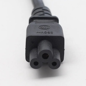Câble d'alimentation CEE7 coudé de 1,5 m, idéal pour connecter des appareils électriques dans des espaces restreints. - Product Image 2