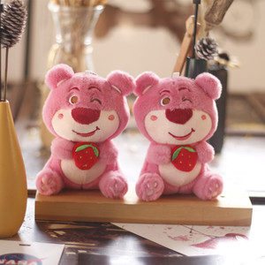 ตุ๊กตาหมีสตรอว์เบอร์รี่นุ่มนิ่มคุณภาพสูง น่ารัก สไตล์การ์ตูน ของเล่นเด็ก พวงกุญแจ ตุ๊กตาห้อยกระเป๋า ป้องกันการสูญหาย ของตกแต่งกระเป๋า - Product Image 3