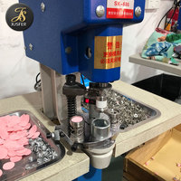Machine à fabriquer les boutons semi-automatique, appareil pour couvrir les boucles