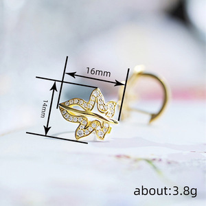 Orecchini a Cerchio con Foglia d'Acero e Zirconi per Donne, Gioielli Eleganti e Raffinati - Product Image 4