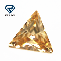 3*3mm-12*12mm champagne/D-champagne triangle coupé zircone cubique pierres précieuses synthétiques en vrac découpées à la machine pierres CZ en forme de triangle