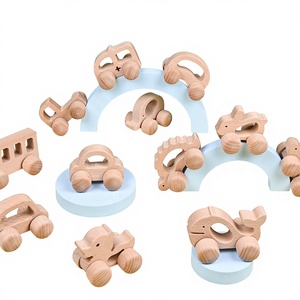 Mini voiture en bois Montessori pour l'apprentissage des capacités sensorielles et motrices des bébés, jouet à hochet en bois pour tout-petits - Product Image 4