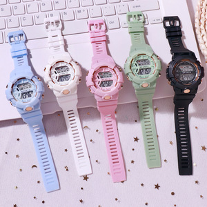 Montre électronique numérique en gros, style étudiant, sportive, résistante <span class=keywords><strong>à</strong></span> l'<span class=keywords><strong>eau</strong></span> 3 ATM, LED lumineuse, avec alarme - Product Image 3