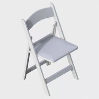 Vente en gros Chaise pliante en résine Wimbledon rembourrée blanche pour jardin extérieur pour mariage et fête