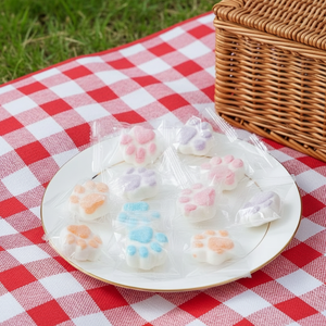 Bonbons fruités en forme de griffes de chat rose, doux et moelleux, emballés individuellement, pour cadeau de fête, en sachet. - Product Image 3