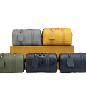 Bolso Bandolera de Diseño de Lujo Personalizado para Hombre, de Cuero Patentado a Rayas, Bolsos de Diseñador al por Mayor - Product Image 3