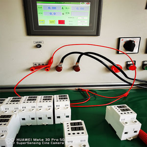 เครื่องป้องกันไฟกระชากดิจิตอล Kecn 40A ปรับค่าได้ ป้องกันไฟเกินและไฟตก สำหรับเครื่องใช้ไฟฟ้าภายในบ้าน - Product Image 5