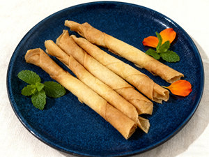 Rouleaux de printemps croustillants à l'ananas surgelés IQF, dessert aux fruits, pack en vrac, marque privée OEM pour la restauration, les hôtels et les boulangeries - Product Image 2