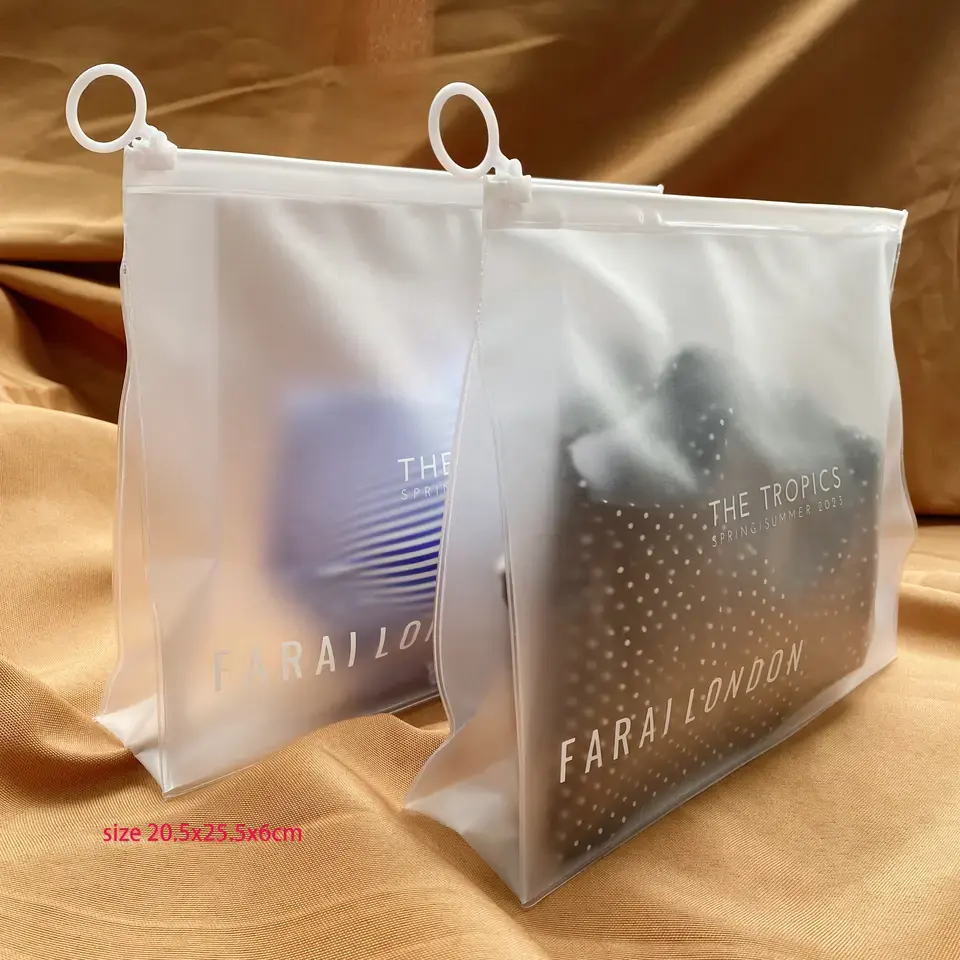 Çevre dostu özel logo baskılı yatay ayakta poli buzlu fermuarlı çantalar paketi bikini t-shirt kozmetik zip kilit çanta