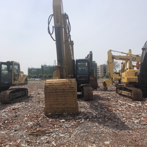 Excavadora Usada Caterpillar de 25 Toneladas, Modelo 325C/325B, con Motor Cummins, Bomba Hidráulica y Caja de Cambios en Shanghái - Product Image 1