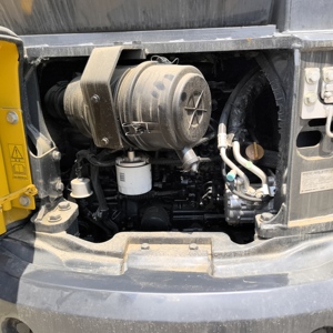 Excavadora Usada KOMATSU PC40MR de 4 Toneladas con Giro de Cola Mínimo, Mini PC40-7 Japonesa de Segunda Mano para Trabajos en Espacios Confinados Urbanos - Product Image 5