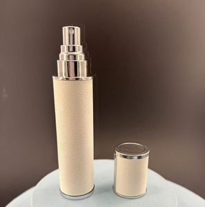 Atomizador <span class=keywords><strong>de</strong></span> <span class=keywords><strong>Perfume</strong></span> <span class=keywords><strong>Recargable</strong></span> <span class=keywords><strong>de</strong></span> 5ml 10ml con Base <span class=keywords><strong>de</strong></span> Cuero, Diseño Personalizado <span class=keywords><strong>de</strong></span> Fábrica, <span class=keywords><strong>Pulverizador</strong></span> <span class=keywords><strong>de</strong></span> Niebla Fina para Sets <span class=keywords><strong>de</strong></span> Regalo - Product Image 6