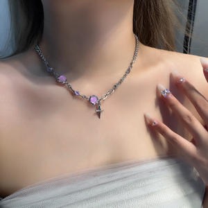 Gargantilla con colgante de piedra lunar rosa, colgante de estrella de 4 puntos, joyería personalizada, collares al por mayor - Product Image 1