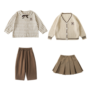 2023 New Girls' College Style due pezzi <span class=keywords><strong>Plaid</strong></span> per <span class=keywords><strong>bambini</strong></span> Teddy Bear Cable Logo ricamato College Shirt/Cardigan - Product Image 4