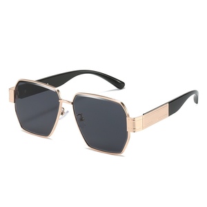 Gafas de Sol Baratas al por Mayor 2024, Gafas de Sol de Diseñador, Marcas Famosas, Gafas de Sol Cuadradas de Metal de Lujo - Product Image 1