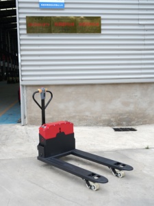 Transpalette Électrique 2000 kg Capacité Pneus Pleins Mât Monophasé Utilisation Intérieure Opération Debout Batterie Plomb-Acide - Product Image 4