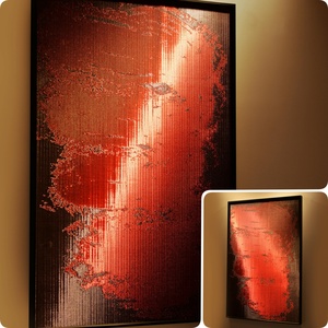 Art en fil métallique, aux couleurs rouge et noir, qui dégage une puissance intérieure puissante qui rehausse l'atmosphère spirituelle de l'espace. - Product Image 1