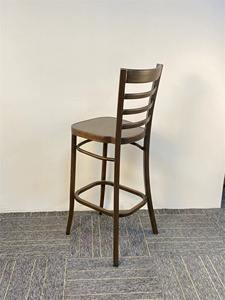 Tabouret de bar en bois à lattes brun foncé avec pieds courbés pour hôtel, bar lounge, comptoir de bar de restaurant occidental - Product Image 5
