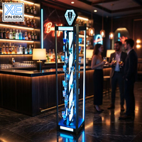 Soporte de exhibición de copas de chupito de lujo alto con logotipo personalizado para bar, hotel, fiesta de bodas, soporte para copas de cóctel, bandeja de chupitos en espiral con LED, torre de exhibición.