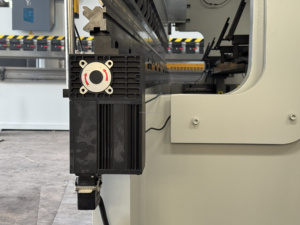 เครื่องกดเบรกไฮดรอลิก <span class=keywords><strong>CNC</strong></span> สำหรับแผ่นโลหะเครื่องดัดแบบเซอร์โวไฟฟ้าใช้<span class=keywords><strong>งาน</strong></span>ได้หลากหลายงานตามต้องการ - Product Image 4