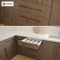 Meuble de cuisine en bois massif sur mesure, aménagement en U moderne et luxueux, boîtes de rangement en MDF, unités modulaires et tiroirs à fermeture amortie