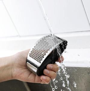 2020 China wholesale hot household cheap household circular garlic press - Product Image 6