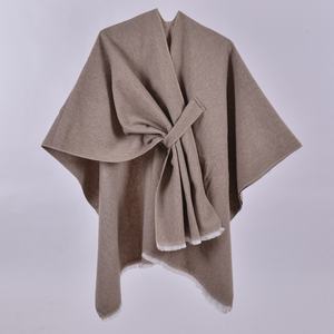Châle d'extérieur simple double face uni en fausse cachemire pour femme, nouvelle collection automne-hiver, cape chaude – Écharpes et châles traditionnels - Product Image 3