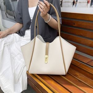 Sacs à main décontractés pour femmes de grande capacité, fermeture éclair résistante à l'eau en PU de haute qualité - Product Image 4