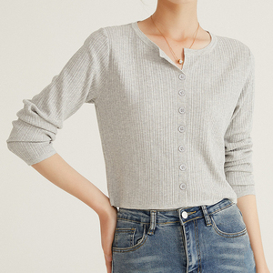 <span class=keywords><strong>Cardigan</strong></span> Corto da <span class=keywords><strong>Donna</strong></span> in Maglia a Costine <span class=keywords><strong>Grigio</strong></span> Chiaro con Bottoni Henley - Top Minimalista Casual per Tutti i Giorni - Product Image 3
