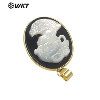 WT-JP268 Nouveau design, pendentif ovale en agate noire avec fond en nacre, image de beauté, magnifique pendentif sculpté à la main avec un cadre en or, pendentif de beauté